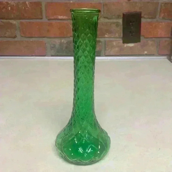 Vintage Glass Bud Vase Emerald Green With Quilted Diamond Pattern - Picture 1 of 7